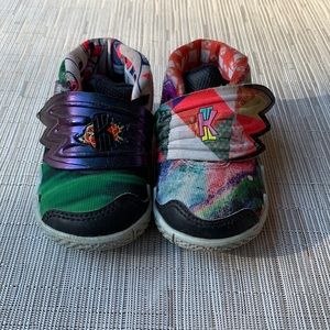 Kids Nike Kyrie sneakers size 5.